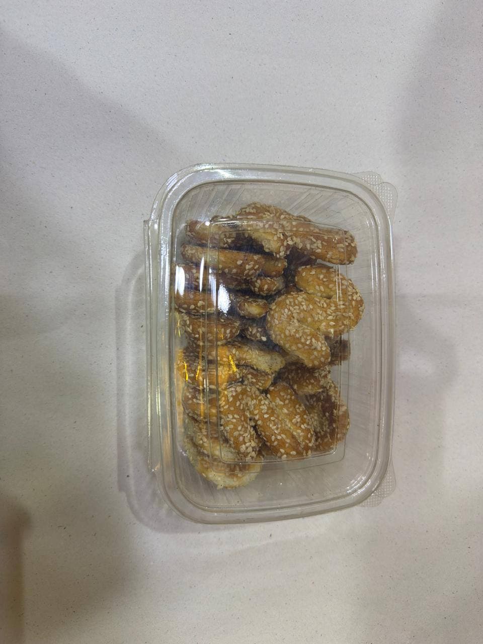 علبة مخبوزات شكل الاس  . 250 جرام 